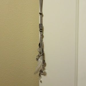 Feather Gray / silver necklace